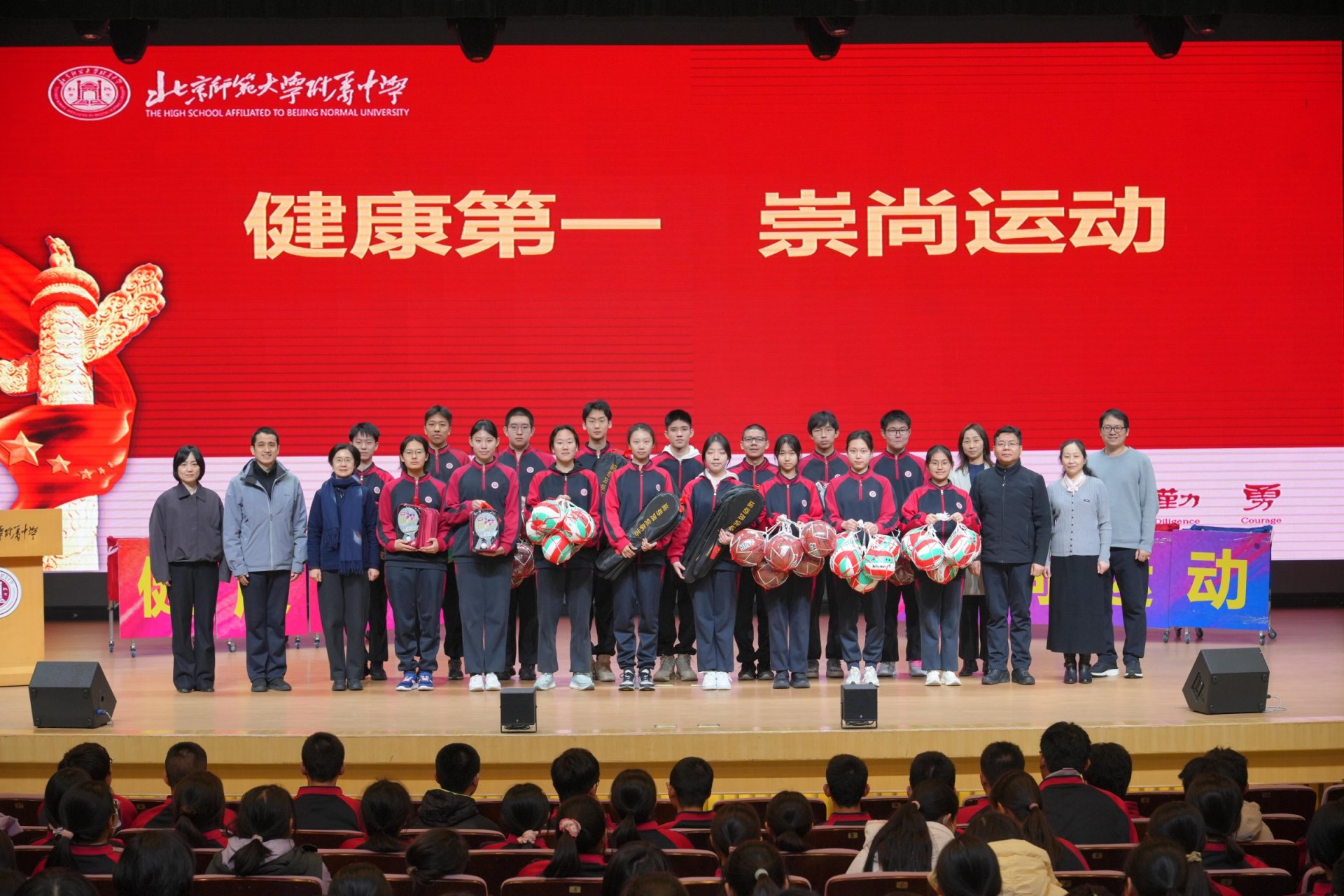 20260304852558.jpg 其他各年级师生通过同步直播"云端"相