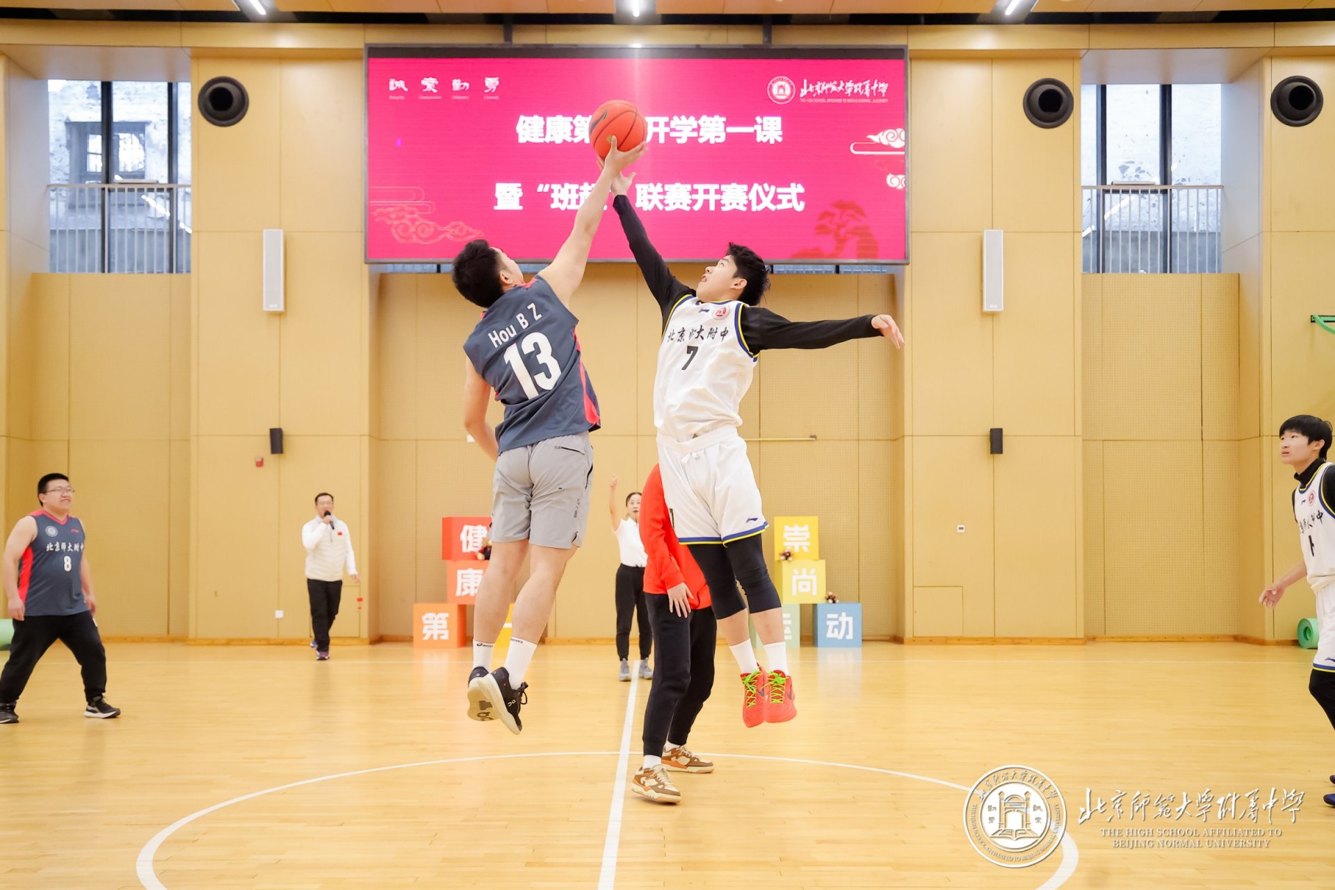 20260309672967.jpg 以实际行动践行“健康第一”的007即