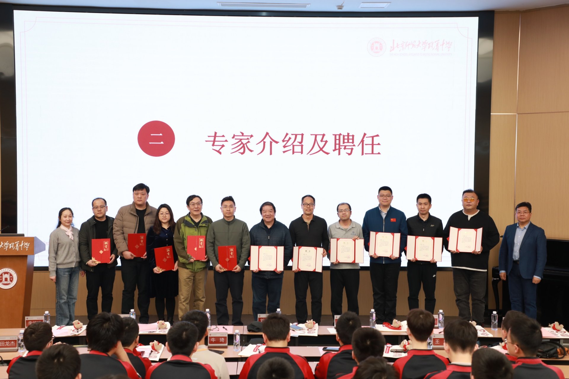 20260401924164.jpg 与机器人社团全体师生共同见证了这一重