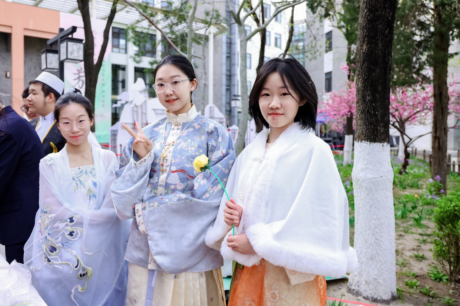 20260417194636.jpg 在明媚春色里沉浸式体验中华优秀传统文
