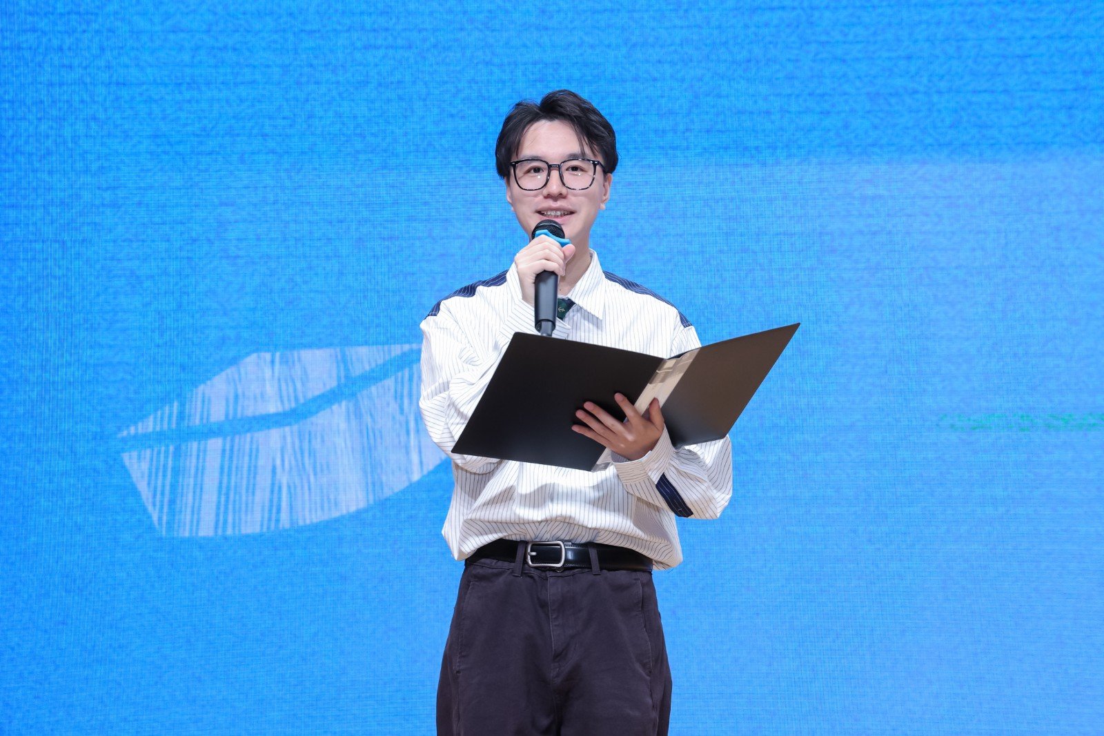 20260626175974.jpg 借得长风凌碧宇