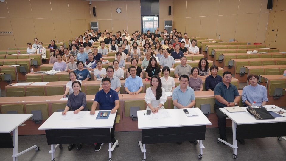 寻踪探未来 逐浪启新程
